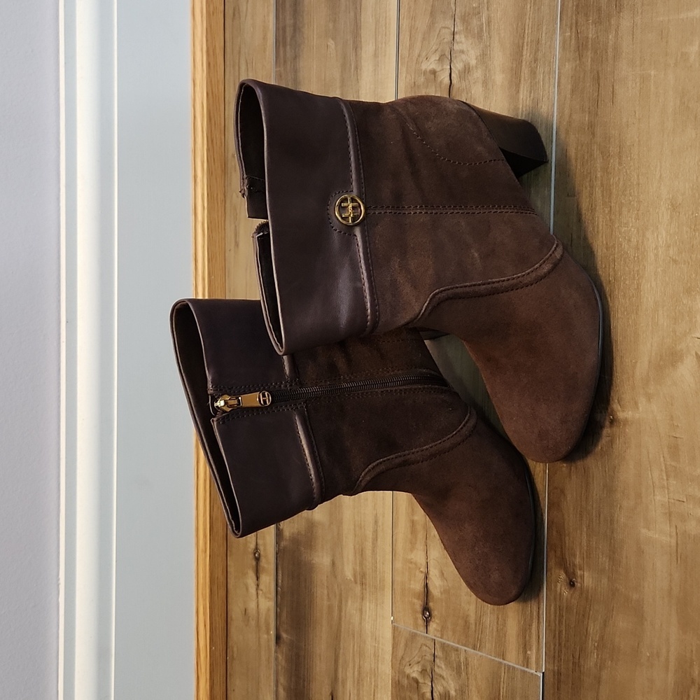 Tommy Hilfiger brown suede chocolate mousse size 9 boots on trend Fall Autumn